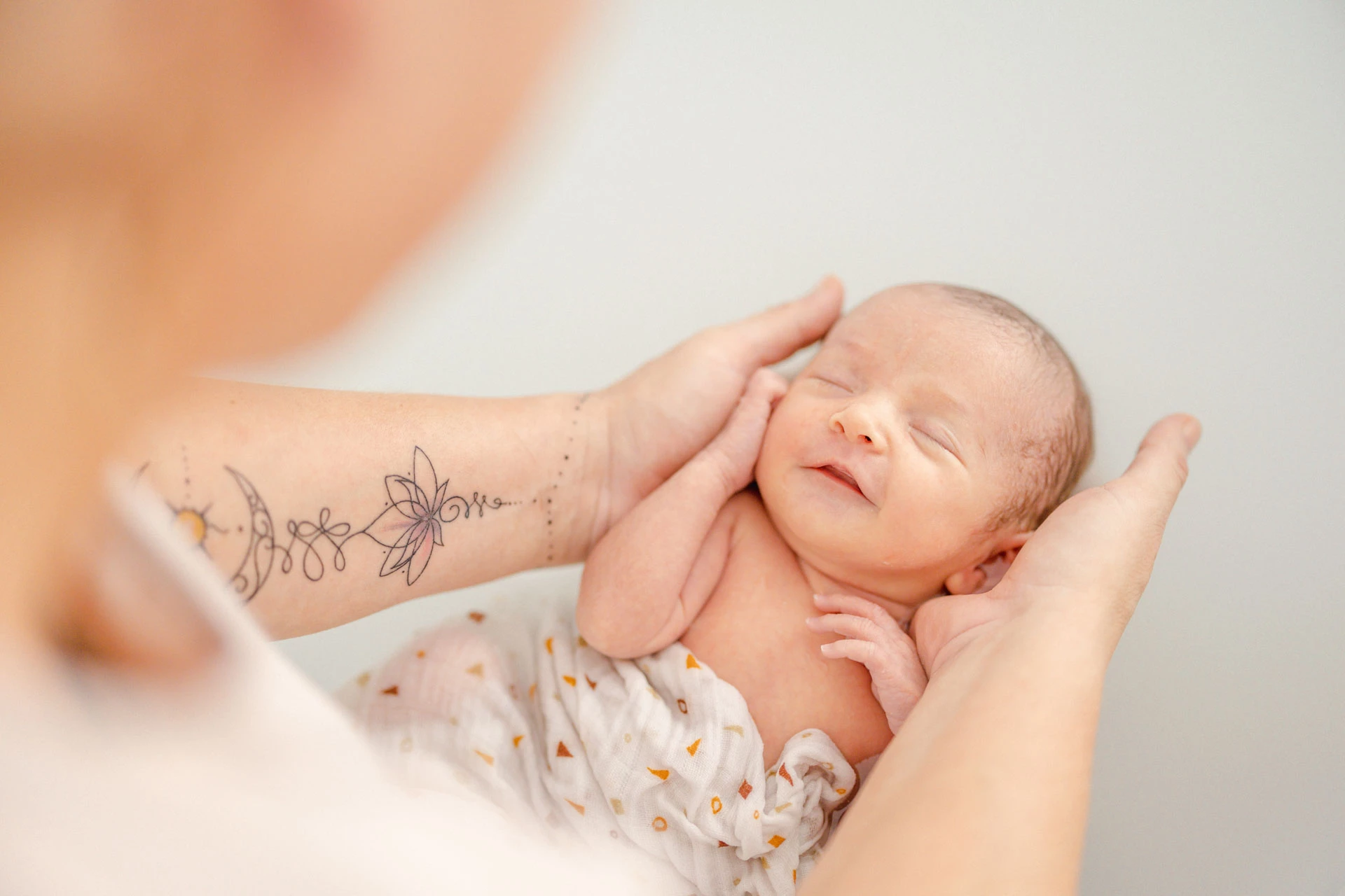enfant naissance marron gris bébé